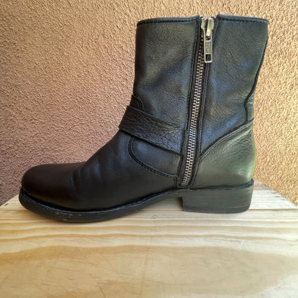 Frye Vicky Engineer 6 inch black 100% leather buckle moto boots ankle booties - Picture 10 of 16